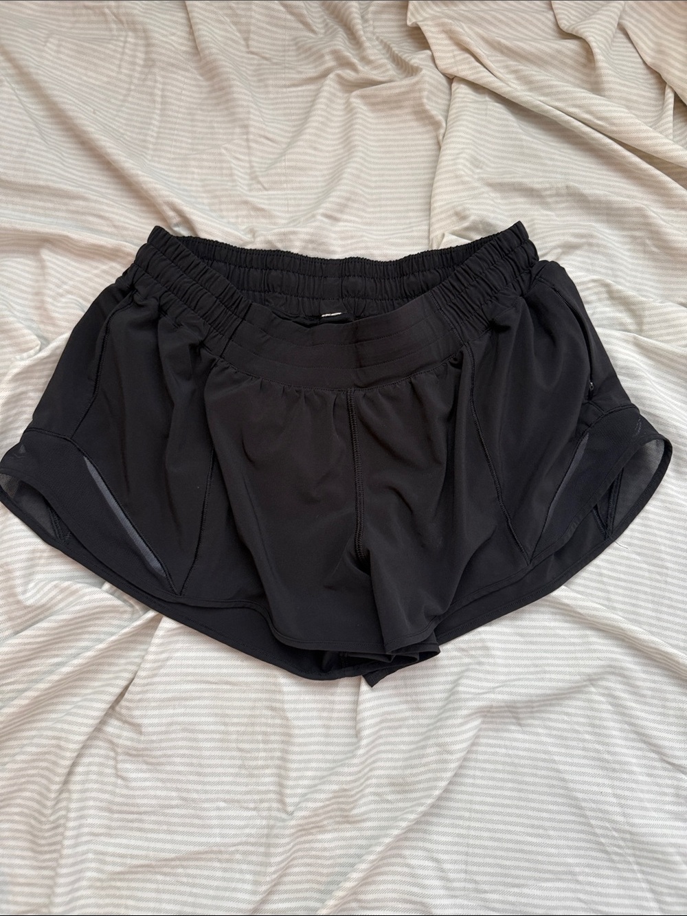 lululemon Hotty Hot Low-Rise Lined Short 2.5